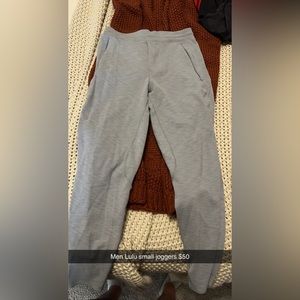 Men Lulu small joggers